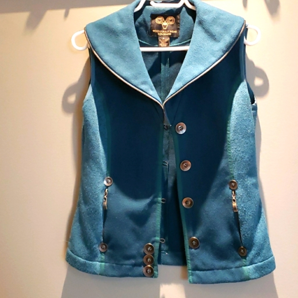 Turquoise vest with buttons